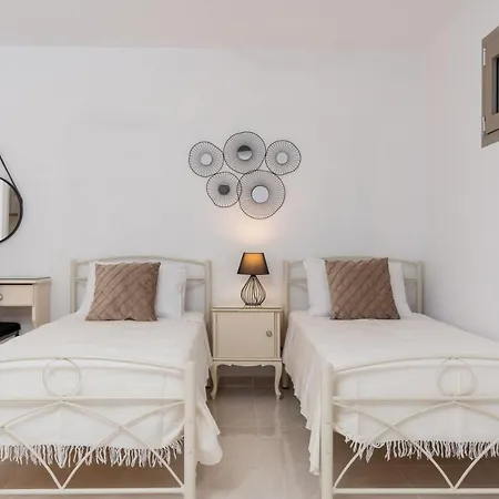 Villa Aleli With Tennis Court Minia