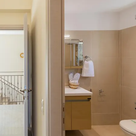 Aleli With Tennis Court *