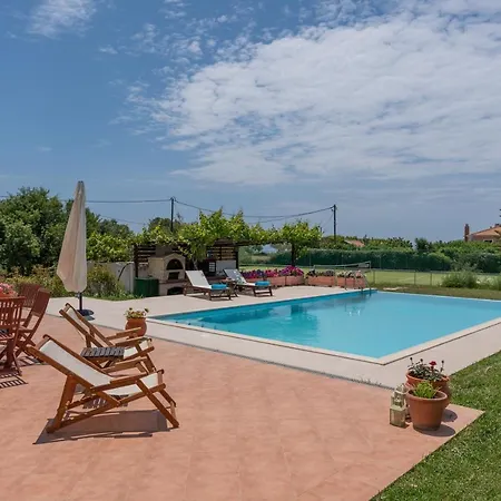 Βίλα Aleli With Tennis Court Μηνιά