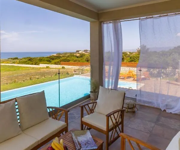 Aleli With Tennis Court