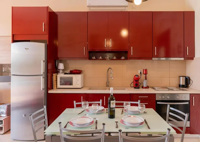 Aleli With Tennis Court