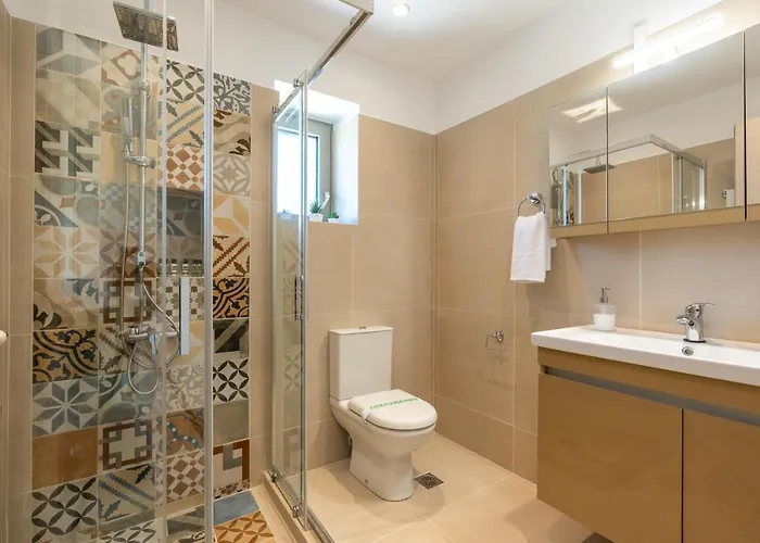 Aleli With Tennis Court *