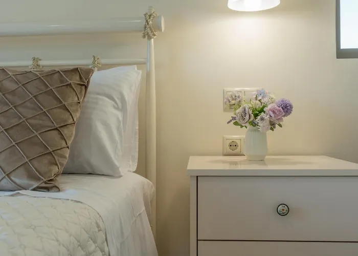 Aleli With Tennis Court Minia