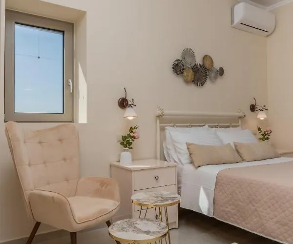 Aleli With Tennis Court