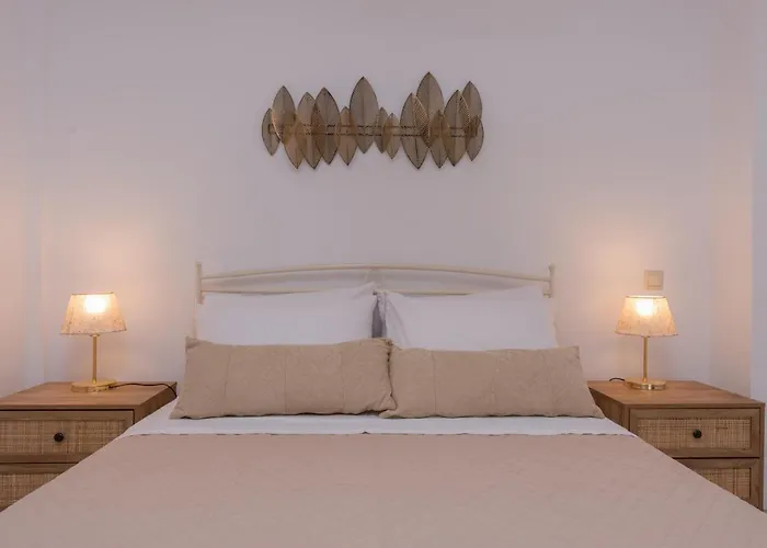 Aleli With Tennis Court