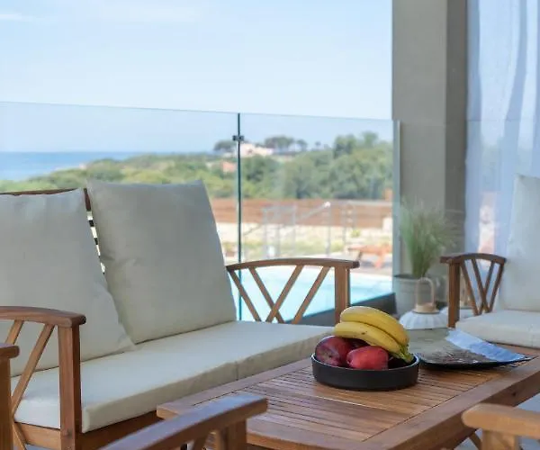 Aleli With Tennis Court