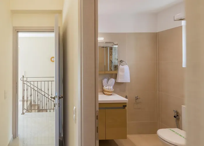 Aleli With Tennis Court *