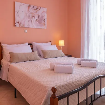 Aleli With Tennis Court