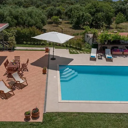 Vila Aleli With Tennis Court