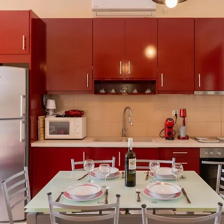 Aleli With Tennis Court