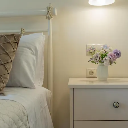 Aleli With Tennis Court Μηνιά