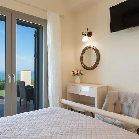 Aleli With Tennis Court Villa Minia