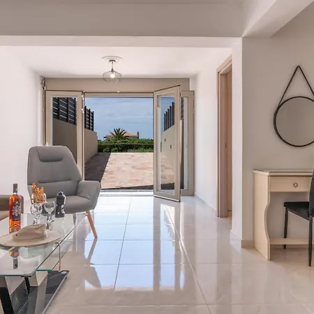 Vila Aleli With Tennis Court