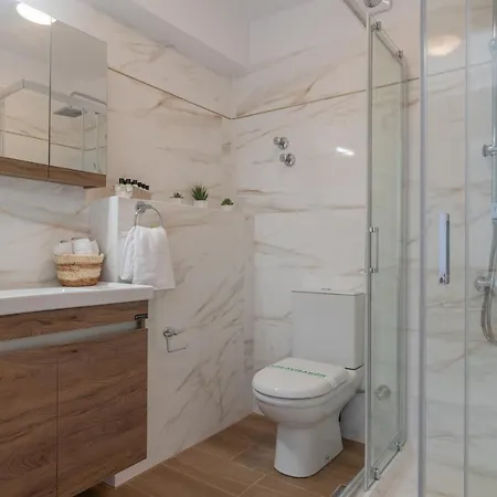 Βίλα Aleli With Tennis Court Μηνιά