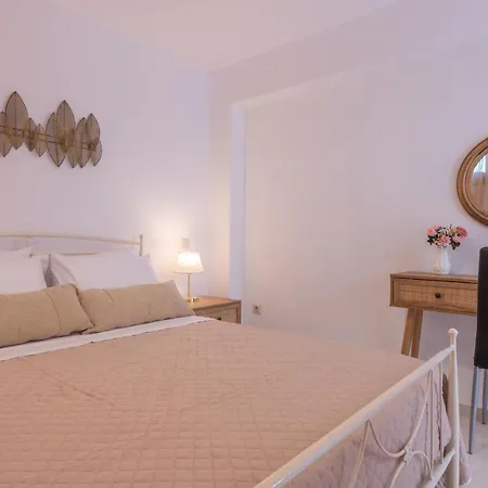 Vila Aleli With Tennis Court Minia