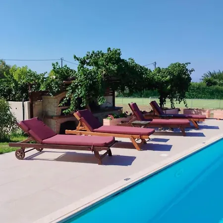 Vila Aleli With Tennis Court Minia