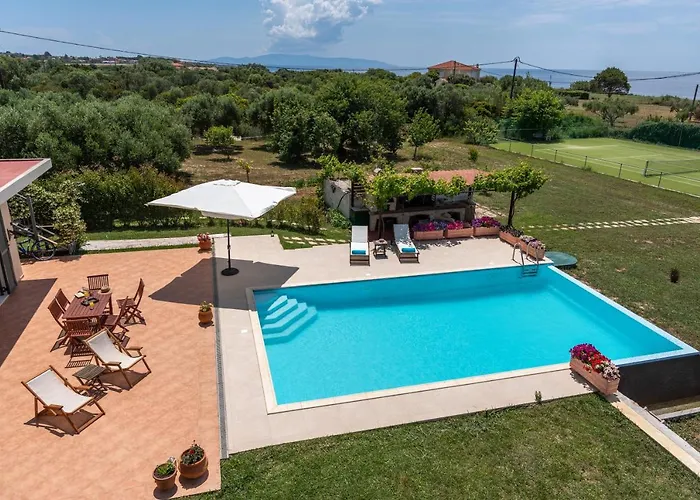 Aleli With Tennis Court *