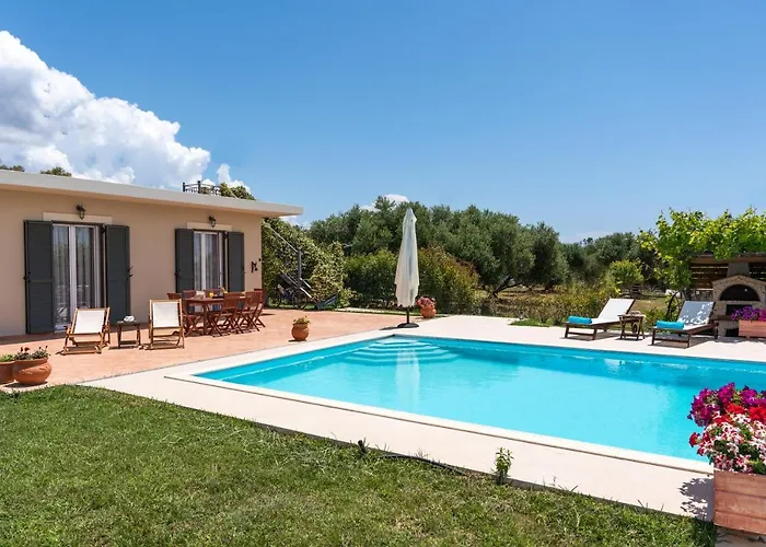 Aleli With Tennis Court