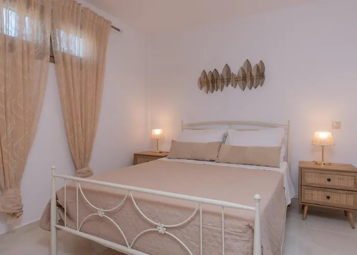 Aleli With Tennis Court *