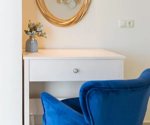 Aleli With Tennis Court