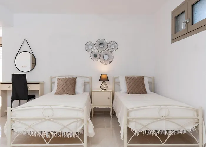 Villa Aleli With Tennis Court Minia