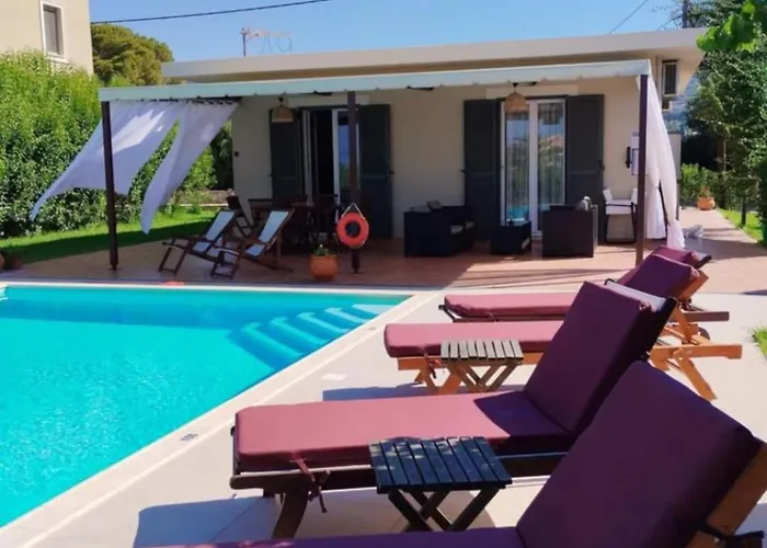 Aleli With Tennis Court *