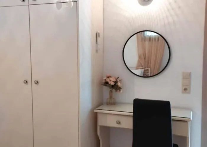 Aleli With Tennis Court